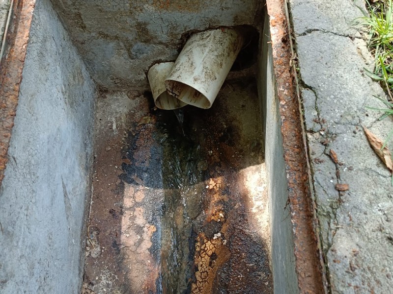 Registro sanitario desazolvado y con flujo limpio
